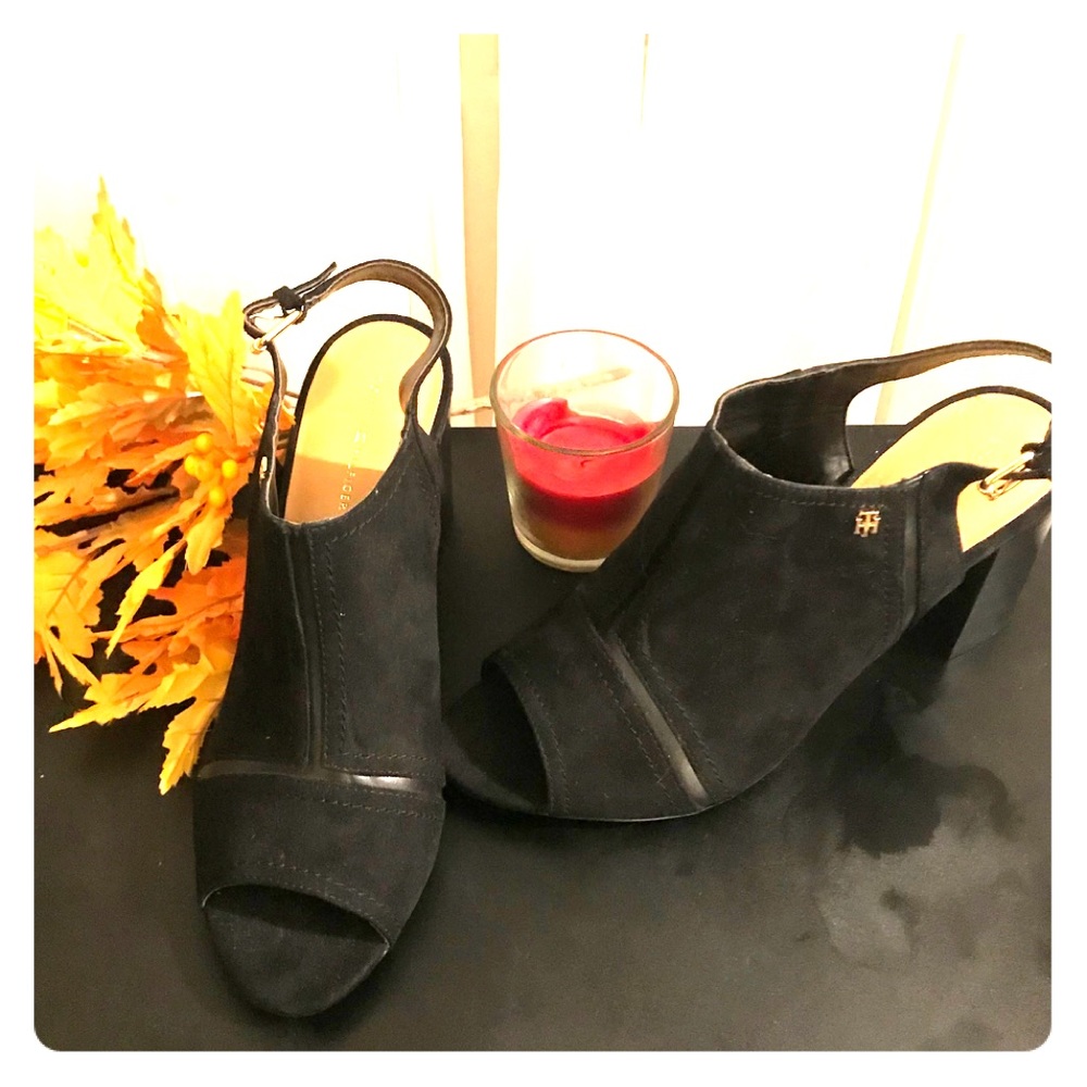 🍁Tommy Hilfiger Black suedish Peep toe booties🍁